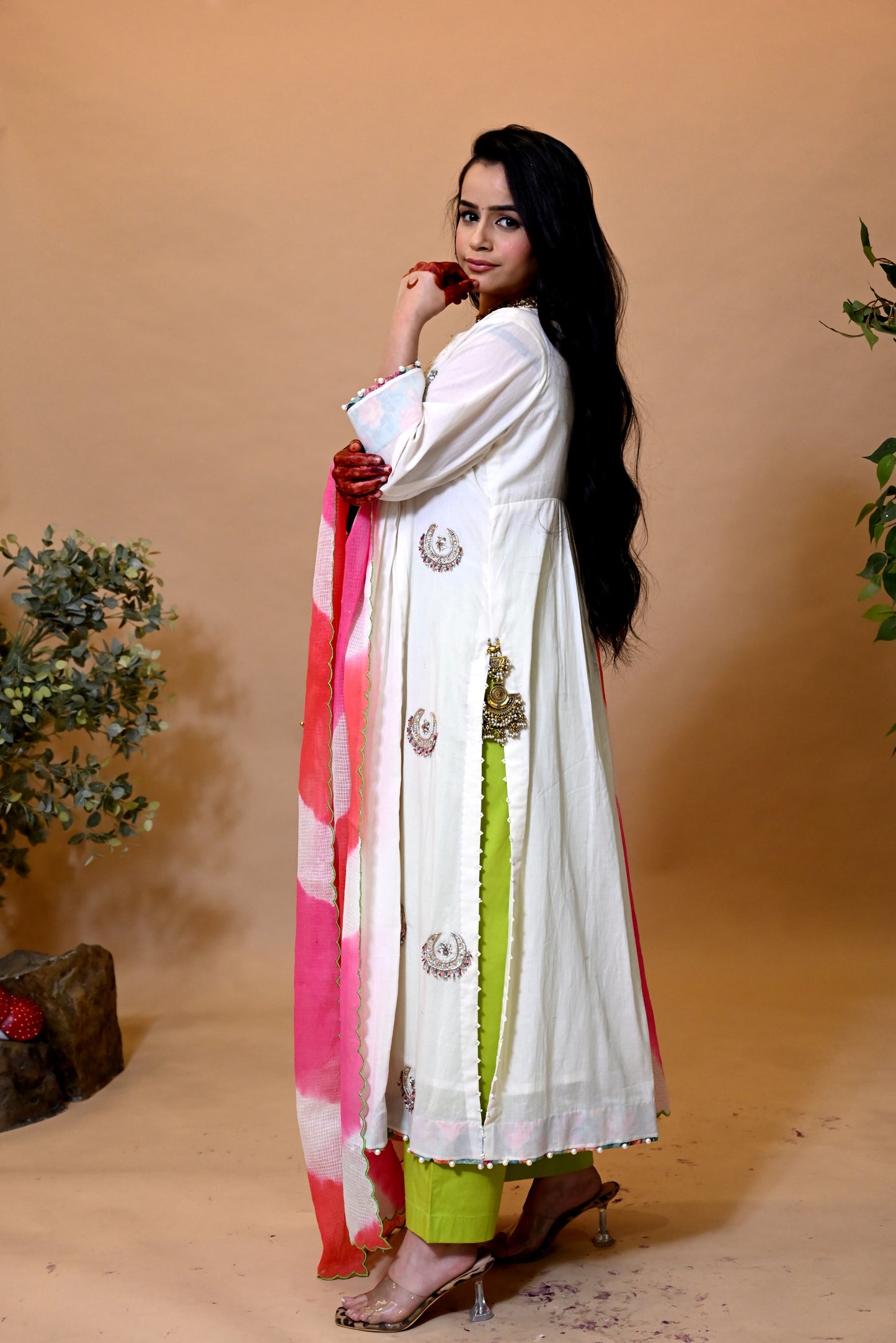 CHANDBALI_ Off white mul cotton suit set