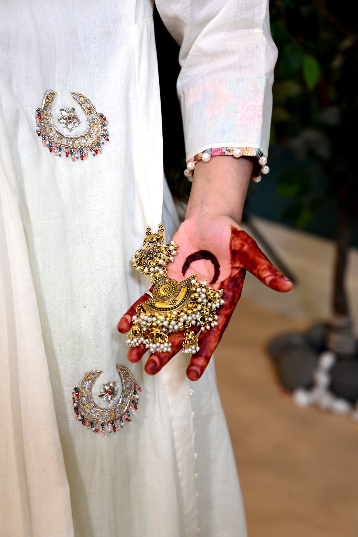 CHANDBALI_ Off white mul cotton suit set